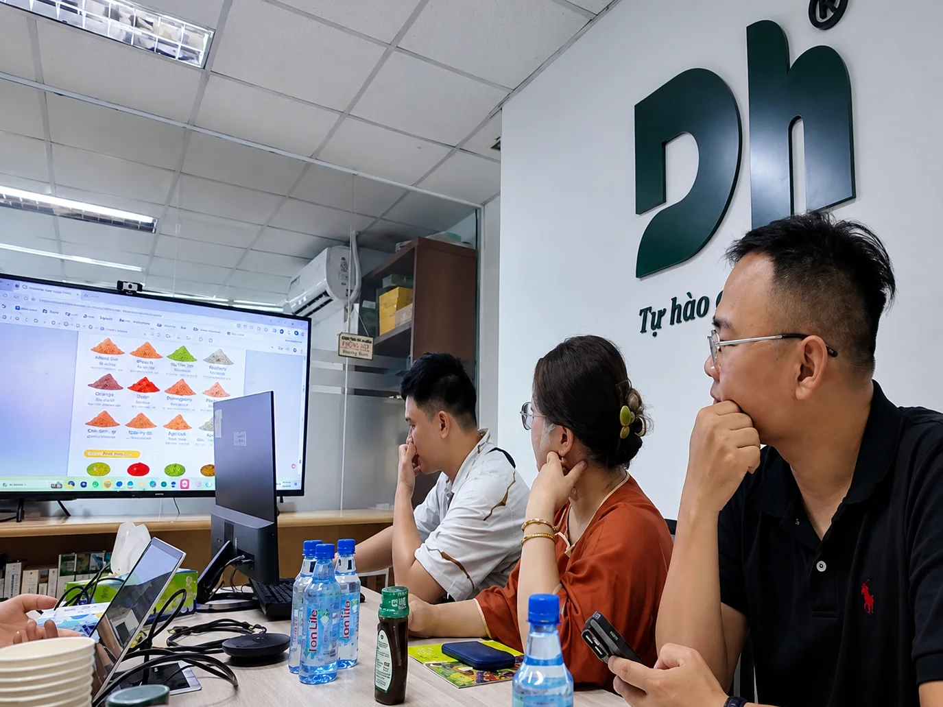 Rà soát danh mục sản phẩm cùng đối tác Việt Nam