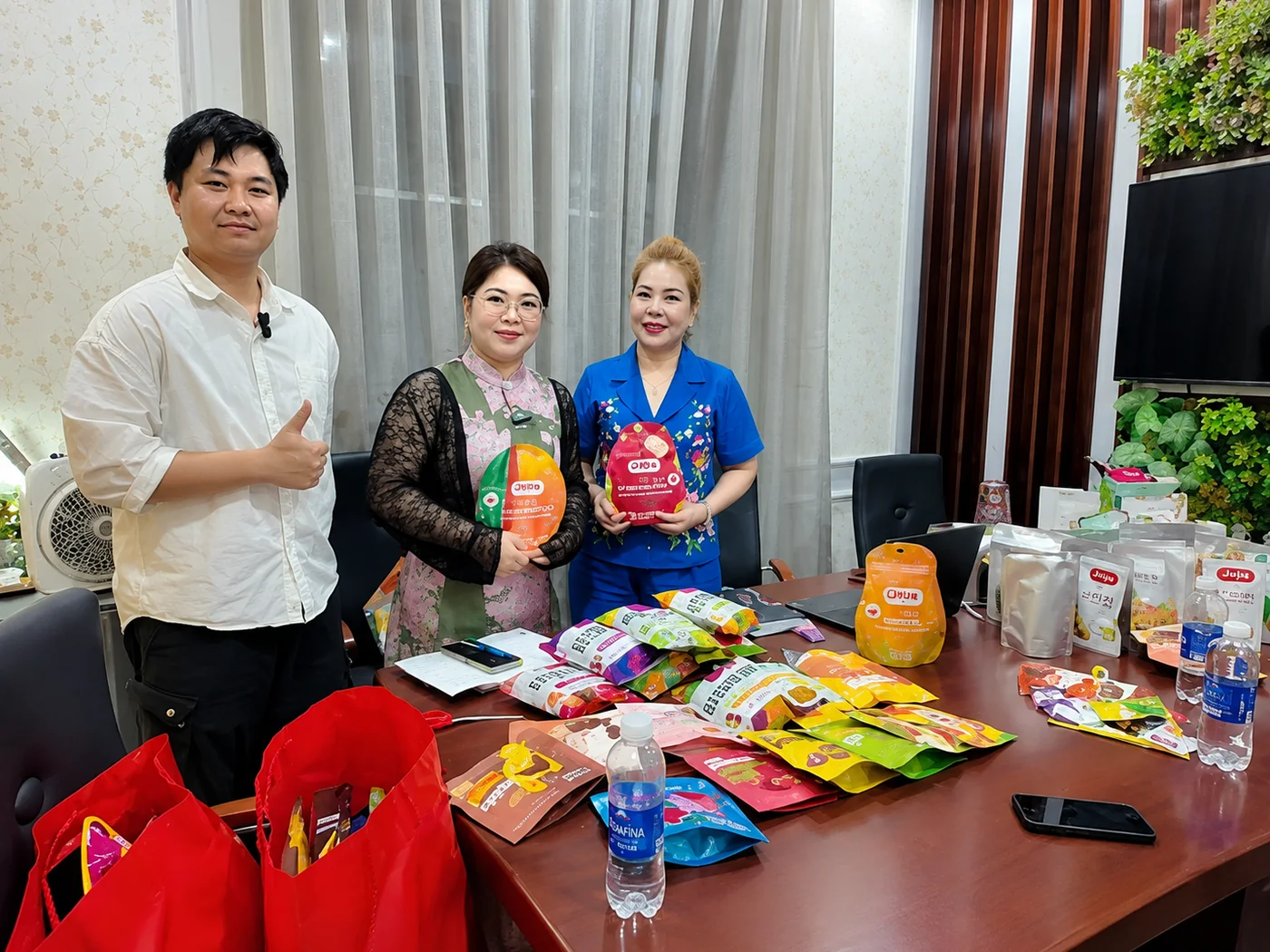 Chọn mẫu sản phẩm cùng nhà cung cấp Việt Nam